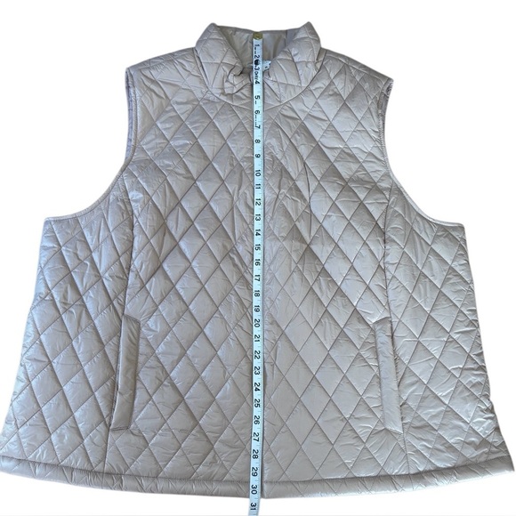NWOT, Time and Tru, Plus Size Quilted Sleeveless Vest, 2X, Tan 🍂 - Picture 4 of 8